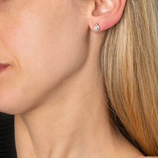 Orecchini a Lobo con Perla Giapponese 6,5 mm e Diamante 0,04 ct