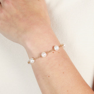 Bracciale con Catena Oro Giallo e Perle Tonde Bianche - Abbracciami White