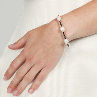 Bracciale in Ematite Nera e Perle Barocche Bianche, Chiusura in Oro 18kt - The Five Pearls Bracelet
