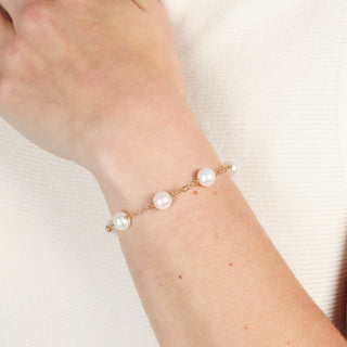 Bracciale con Catena Oro Giallo e Perle Tonde Bianche - Abbracciami White