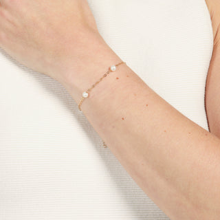 Bracciale in Oro Giallo con Catena e Perle Bianche 4 mm