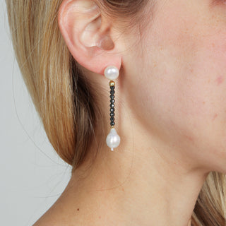 Orecchini Pendenti in Ematite Nera e Perle Bianche - My Dinner Earrings