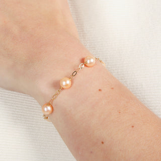 Bracciale con Catena Oro e Perle Tonde Rosa - Abbracciami Pink