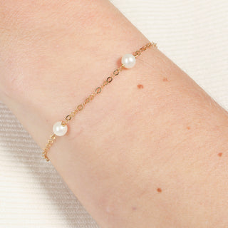 Bracciale in Oro Giallo con Catena e Perle Bianche 4 mm