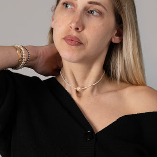 White Pearl Necklace with Central Pink Pearl and 18KT Gold Clasp