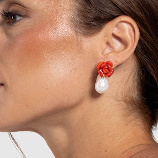 Orecchini Flower Power in Corallo Rosso, Perla Barocca e Oro 18 kt