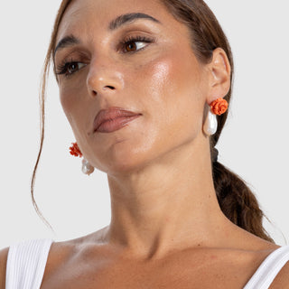 Orecchini Flower Power in Corallo Rosa Arancio, Perla Barocca e Oro 18 KT